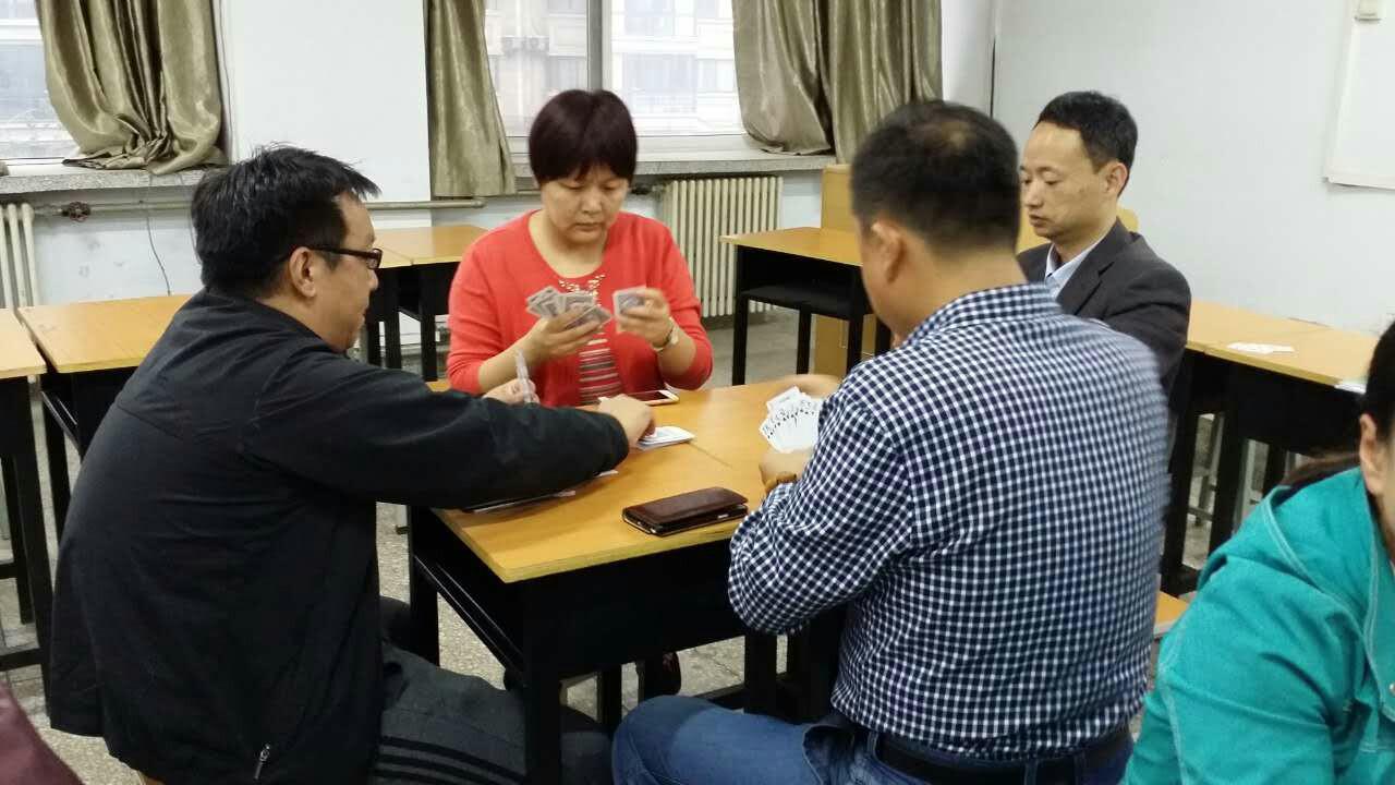 医工学院成功举办扑克牌"双升"比赛