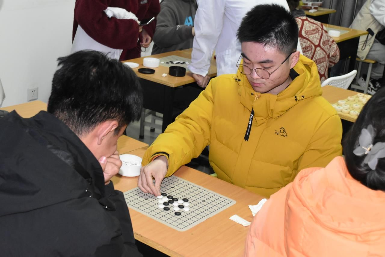 医工学院举行春季杯棋类比赛暨摄影实践活动